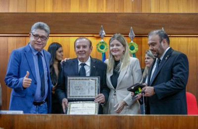 Assembleia homenageia maçons e entrega medalha ao empresário Valdeci Cavalcante